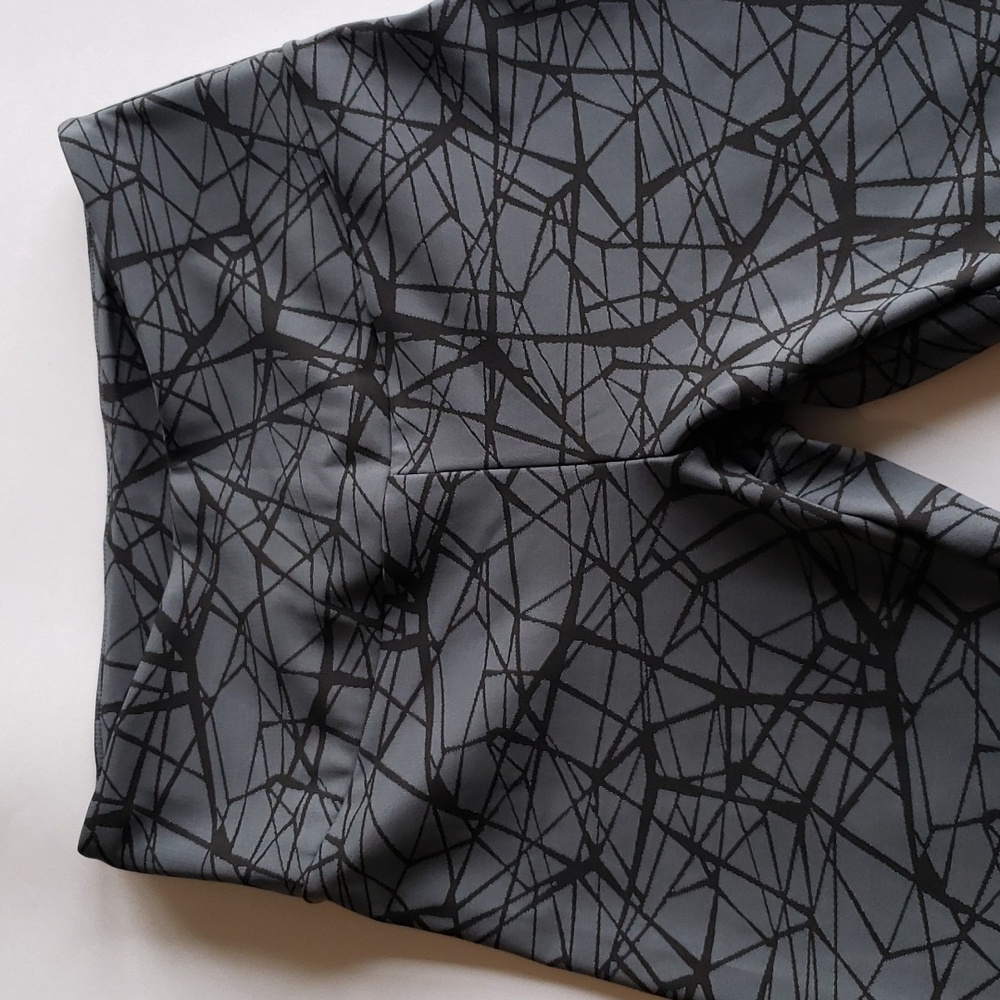 Thick high quality black and gray geometric stretchy leggings